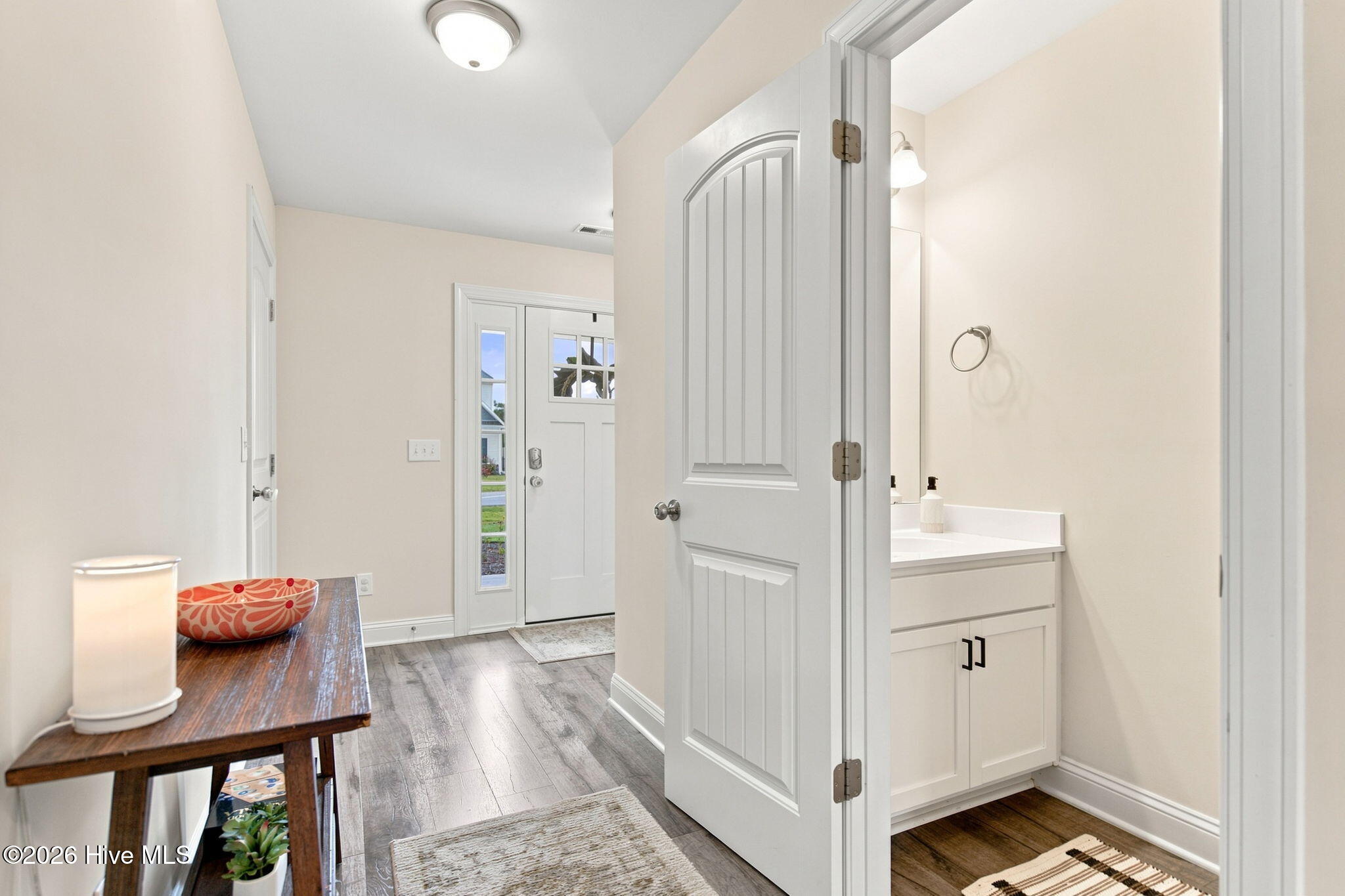 273 W Broughton Lane