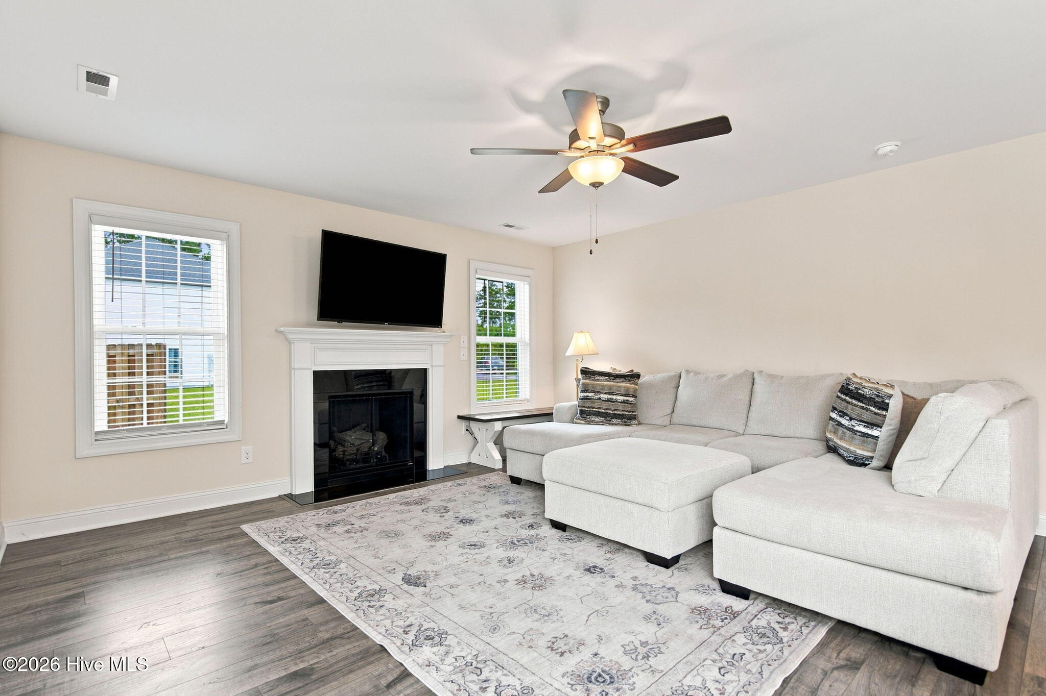 273 W Broughton Lane
