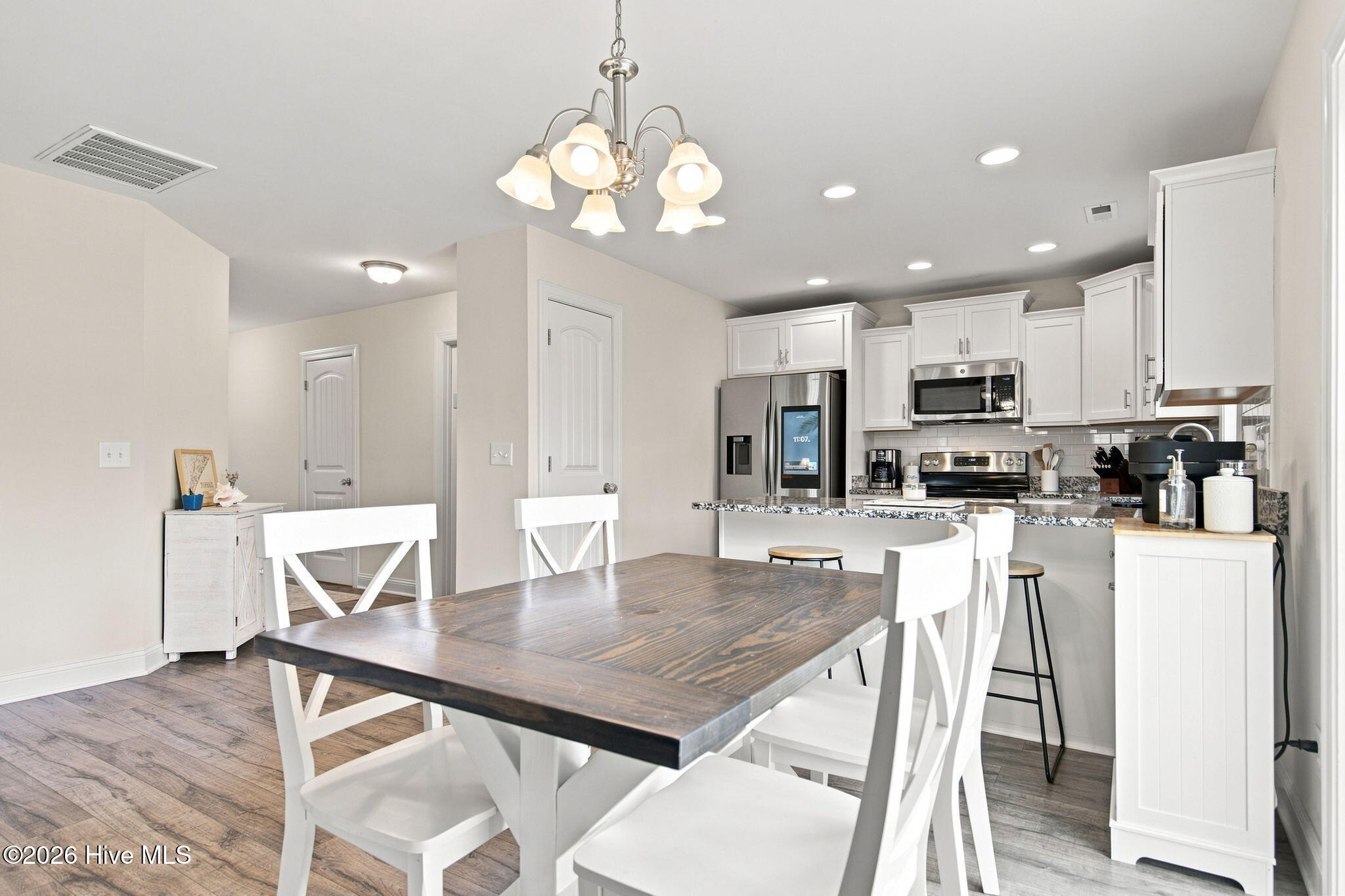 273 W Broughton Lane
