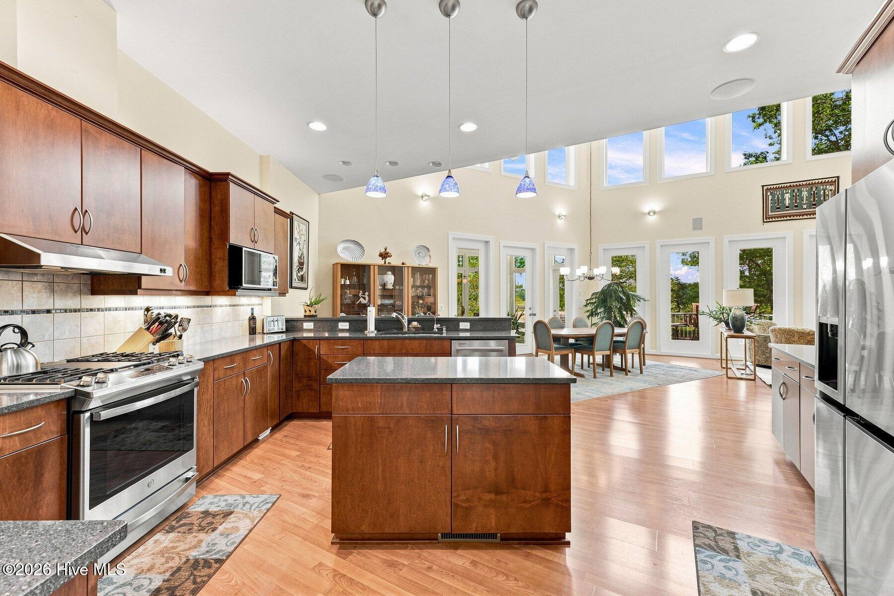 358 Shorepoint Drive