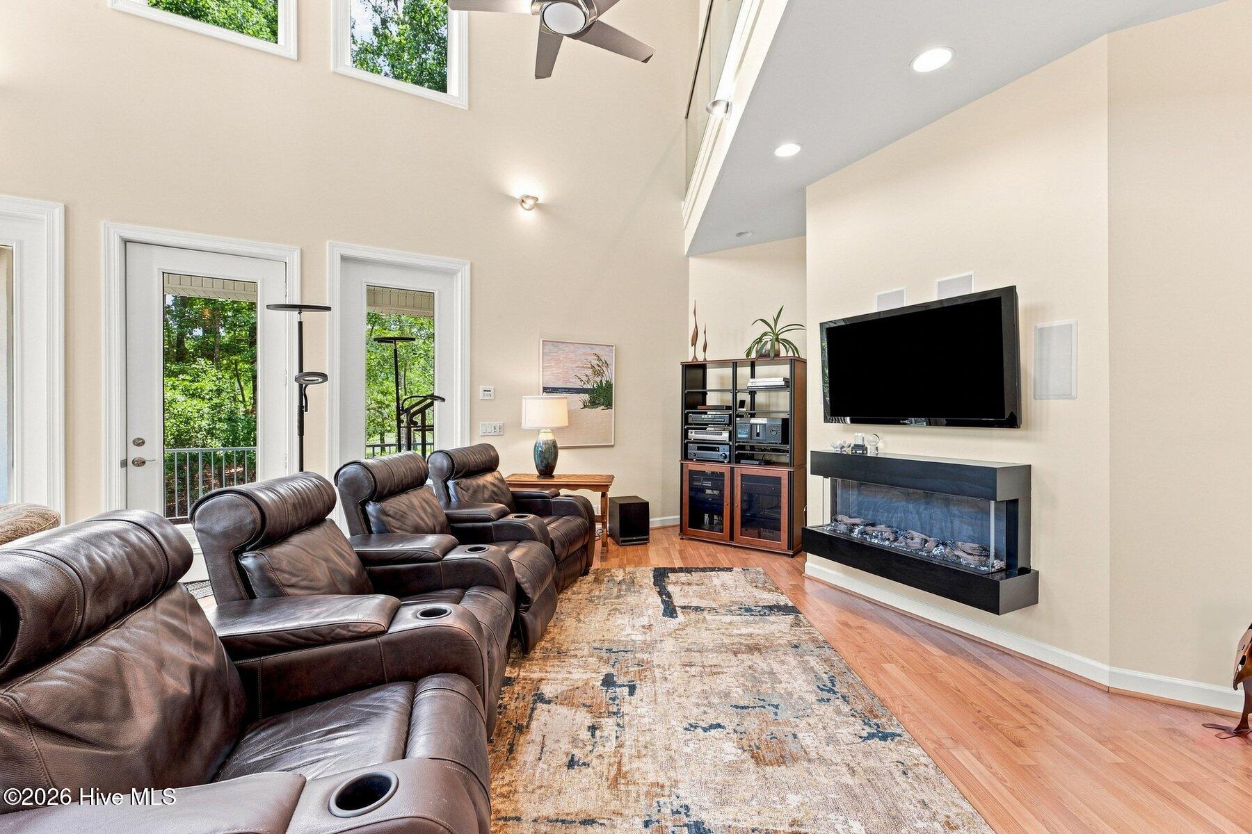 358 Shorepoint Drive