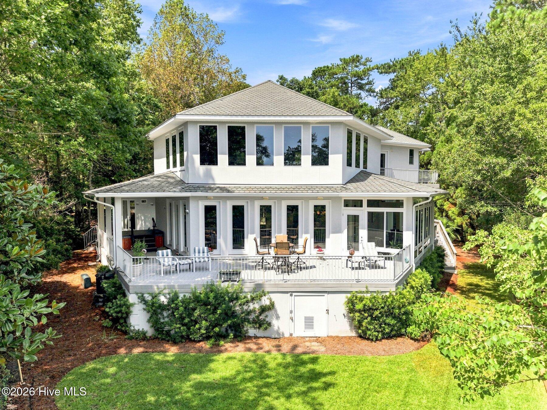 358 Shorepoint Drive