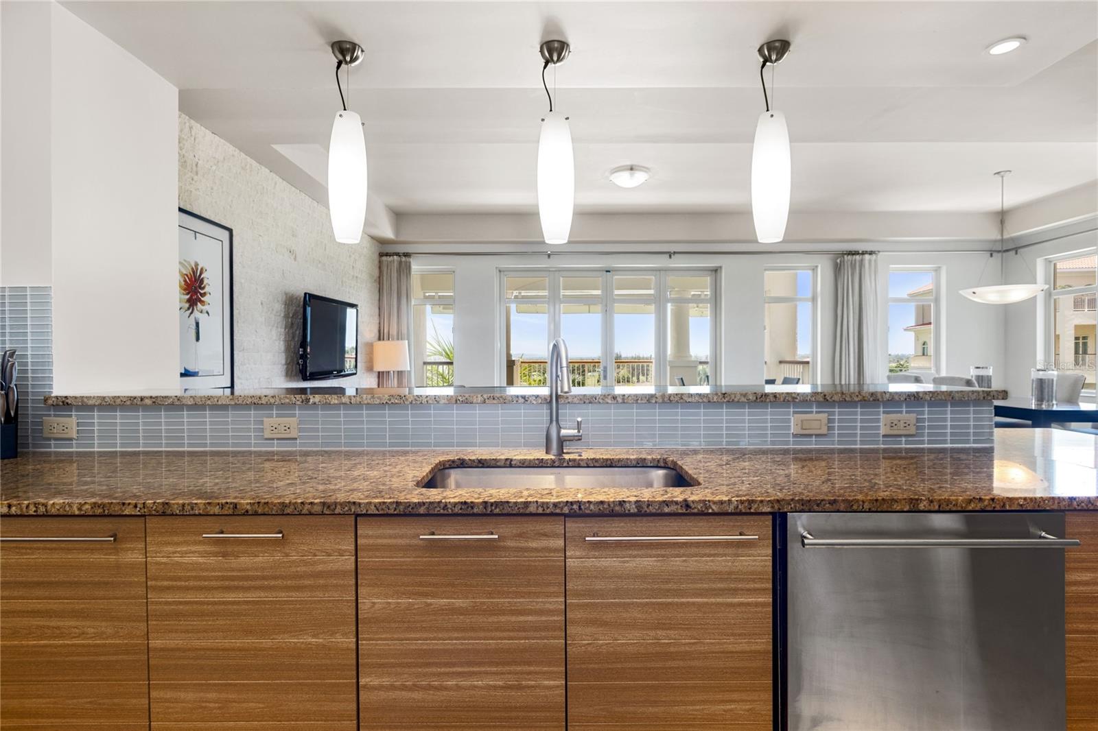 2408 PLANTATION VILLAGE DR