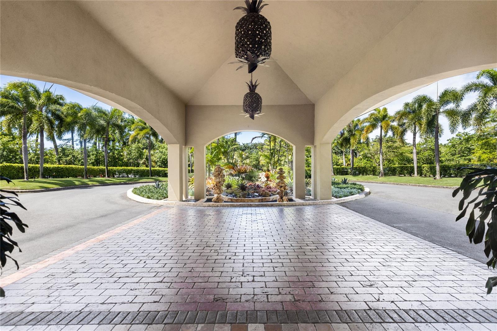 2408 PLANTATION VILLAGE DR