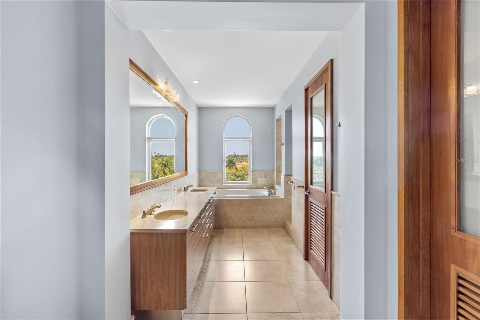 2408 PLANTATION VILLAGE DR