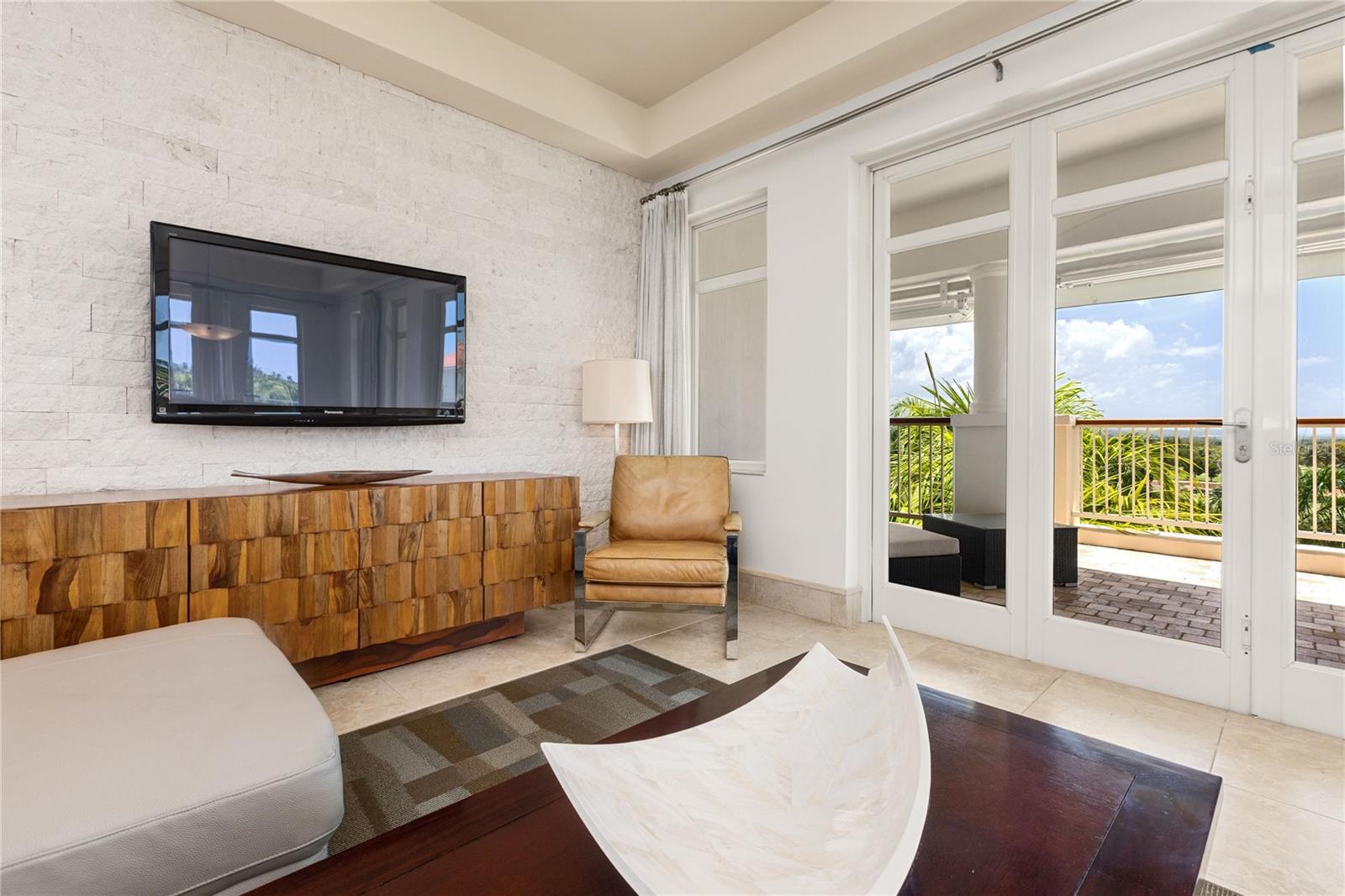 2408 PLANTATION VILLAGE DR