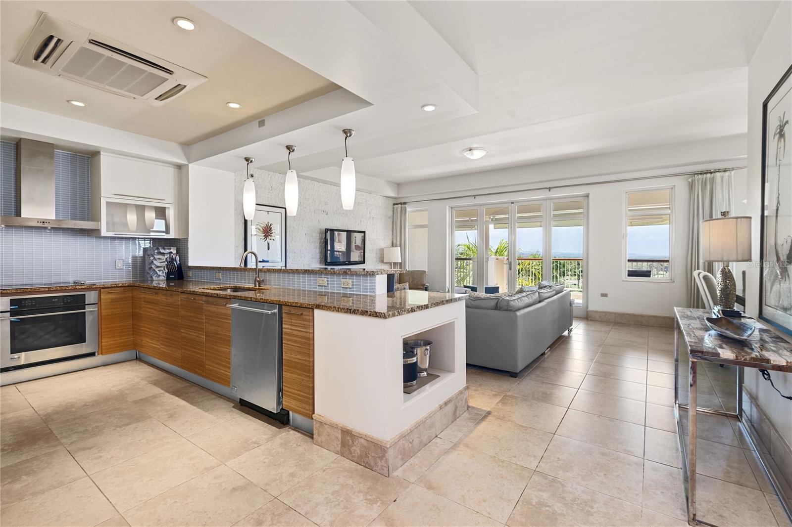 2408 PLANTATION VILLAGE DR