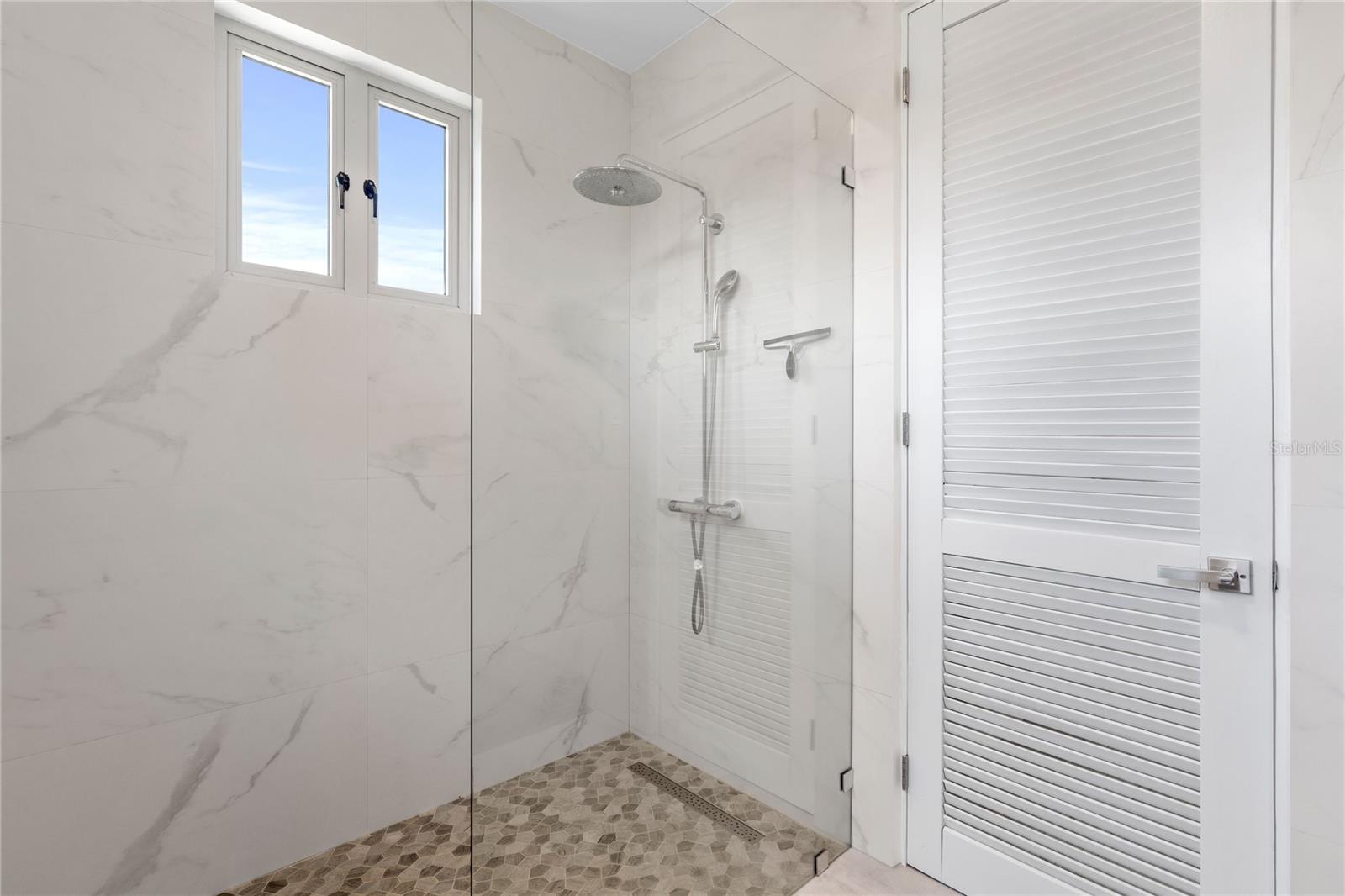 AB-4 LAKESIDE VILLAS