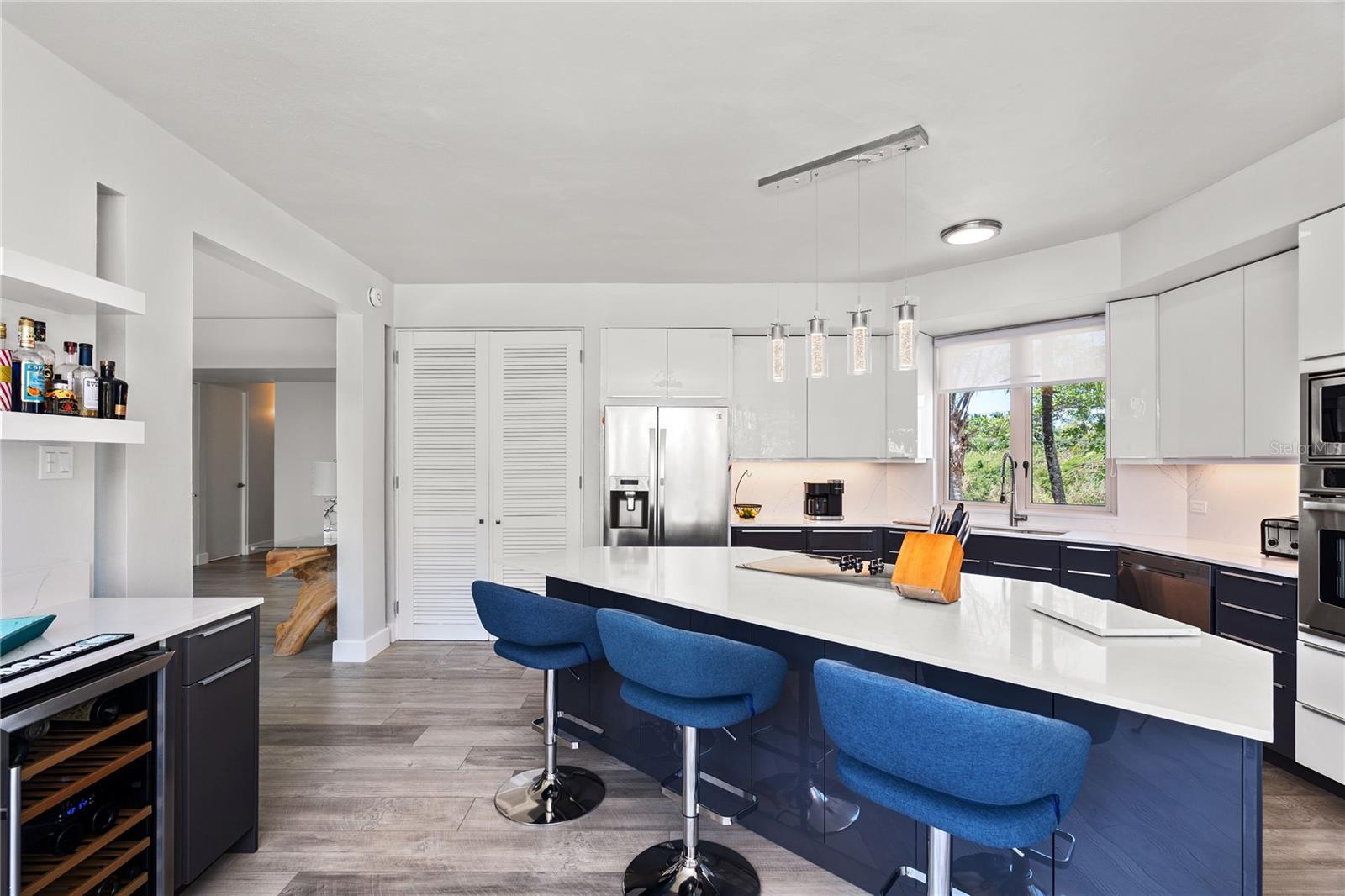 AB-4 LAKESIDE VILLAS