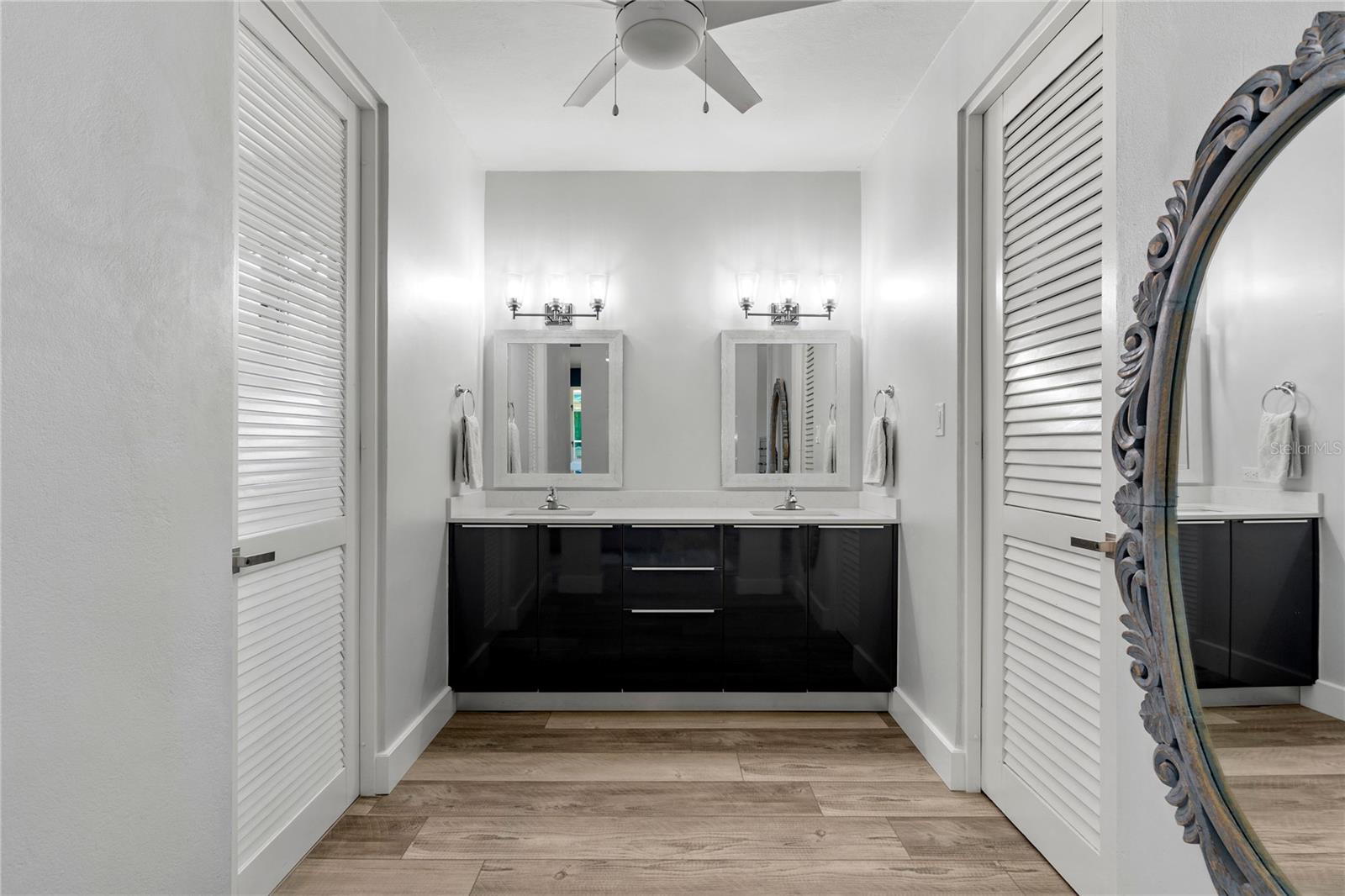 AB-4 LAKESIDE VILLAS