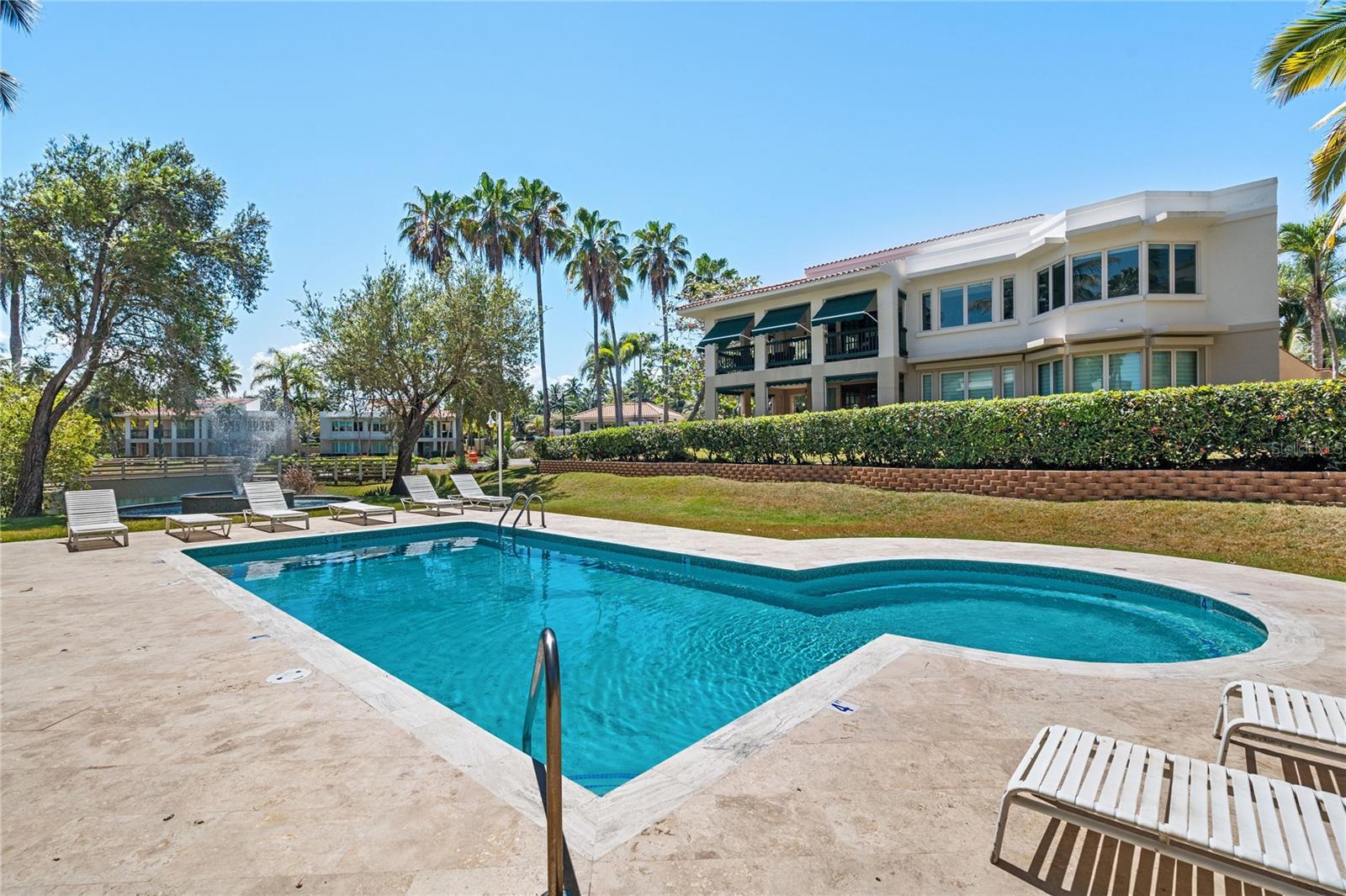 AB-4 LAKESIDE VILLAS