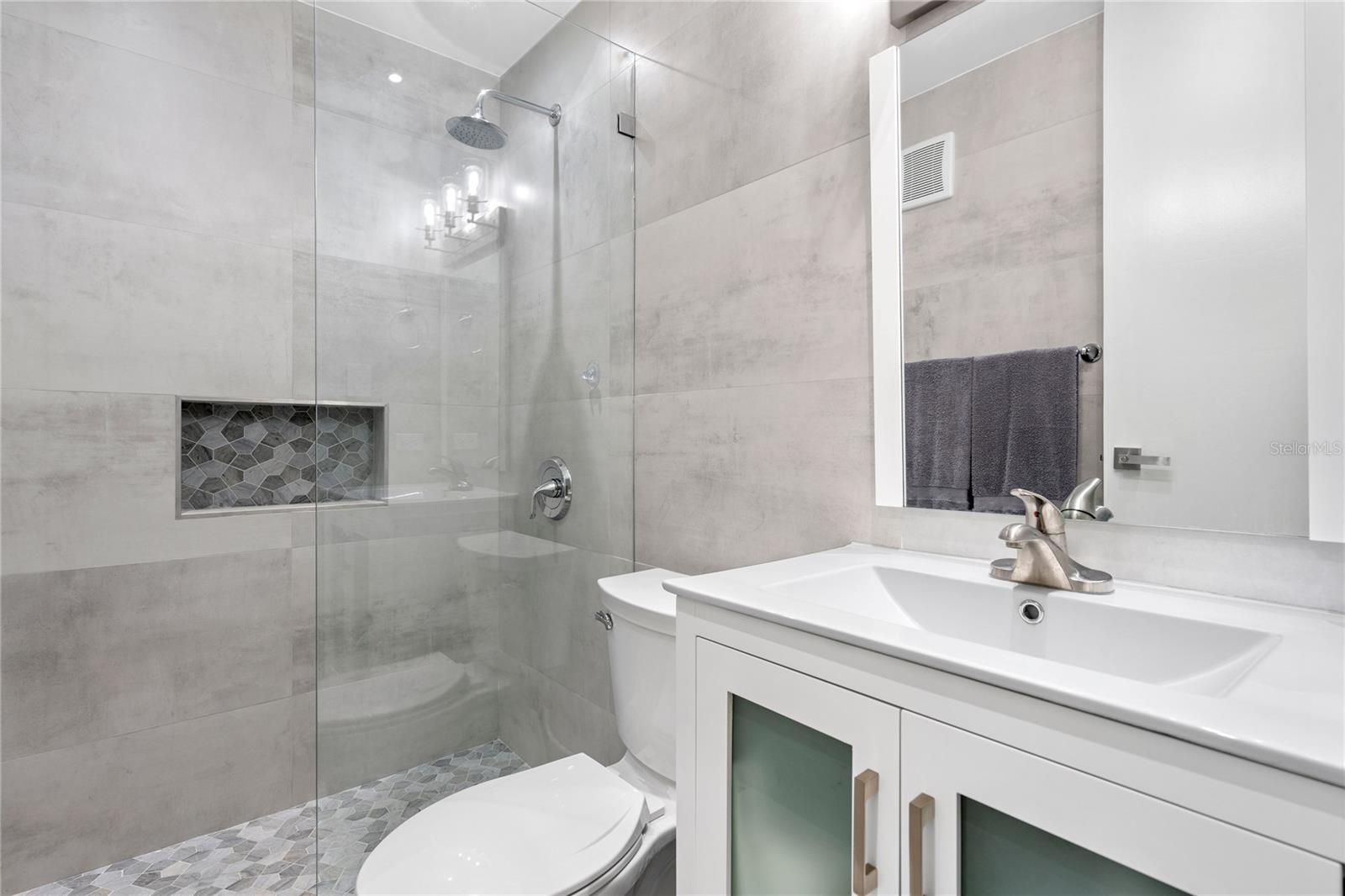 AB-4 LAKESIDE VILLAS