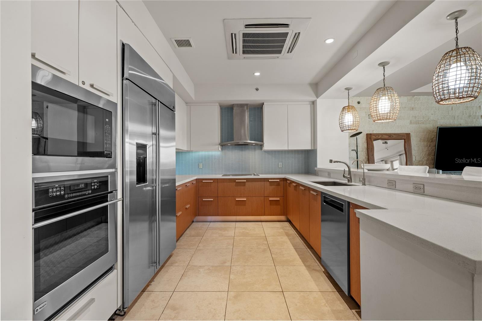 500 PLANTATION VILLAGE DRIVE #3-208