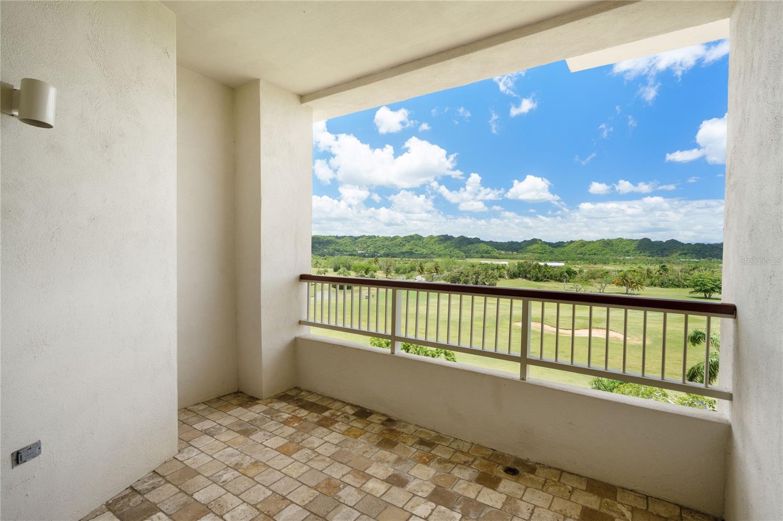 500 PLANTATION VILLAGE DRIVE #PH 2-403