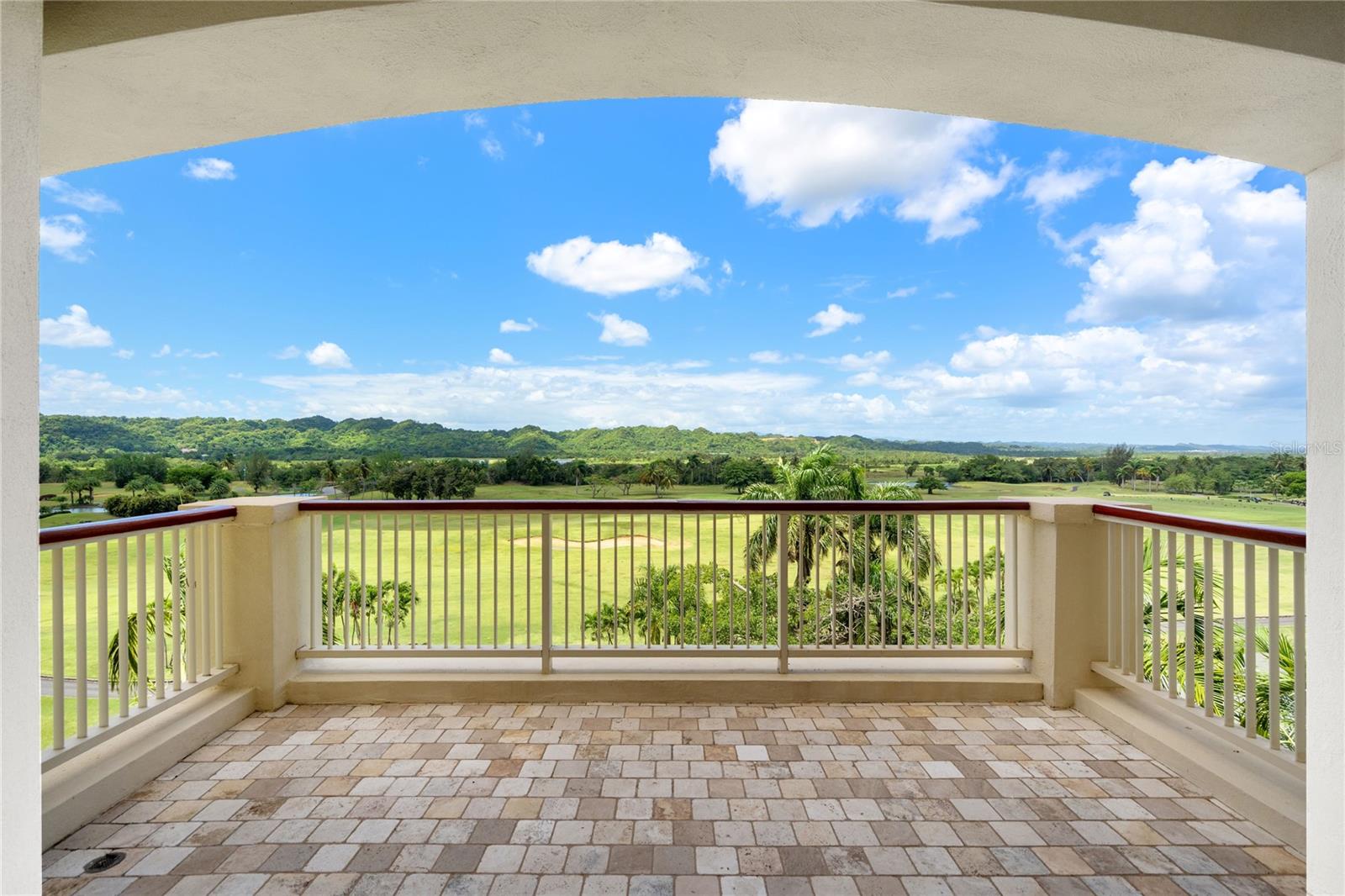 500 PLANTATION VILLAGE DRIVE #PH 2-403