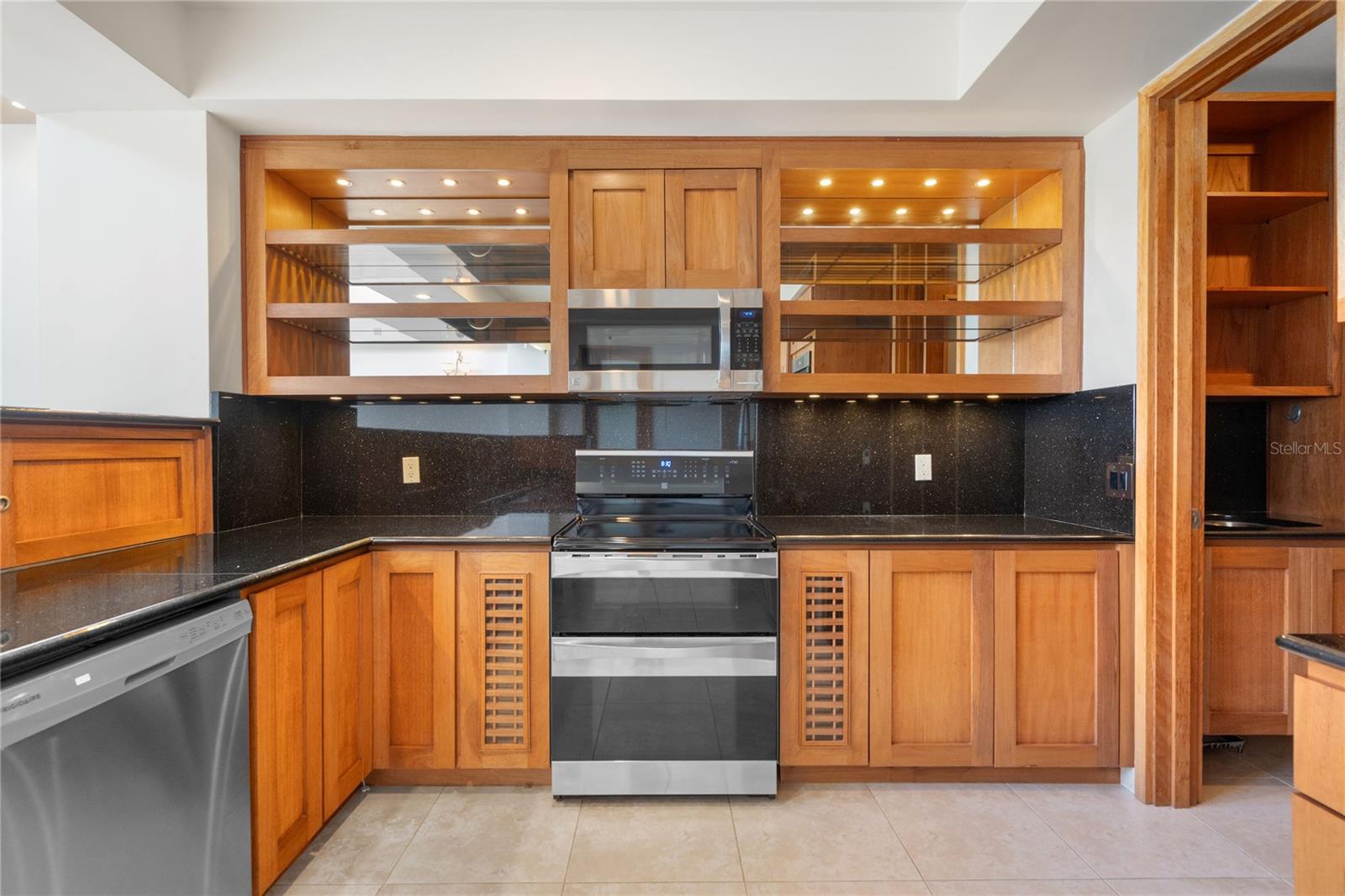 500 PLANTATION VILLAGE DRIVE #PH 2-403