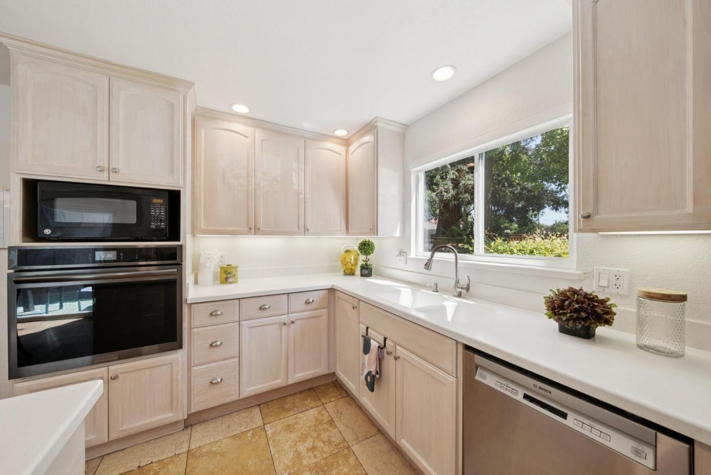 1027 Shenandoah Drive