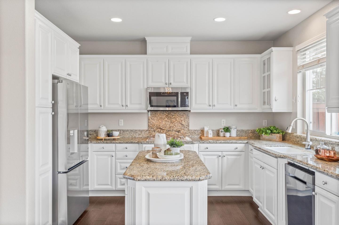 7260 Clear Vista Court