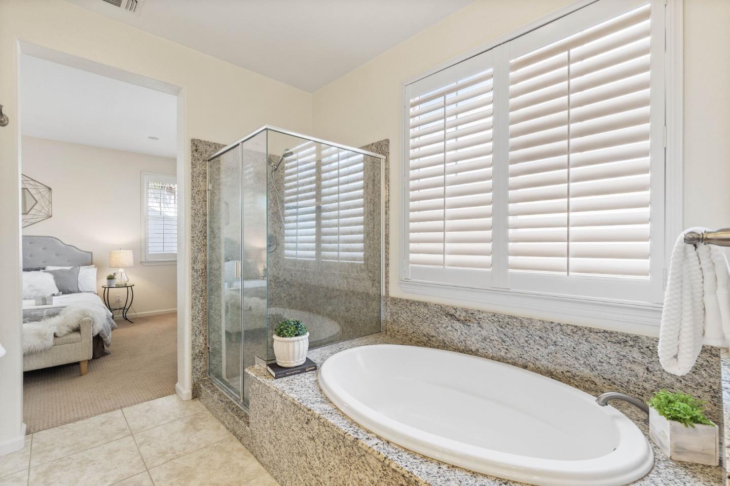 7260 Clear Vista Court