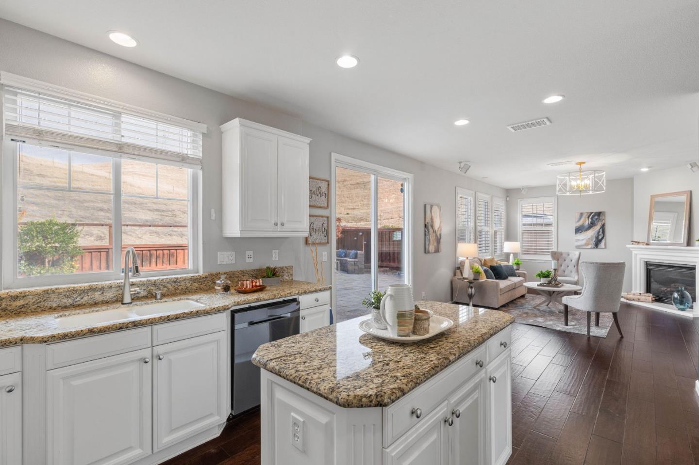 7260 Clear Vista Court