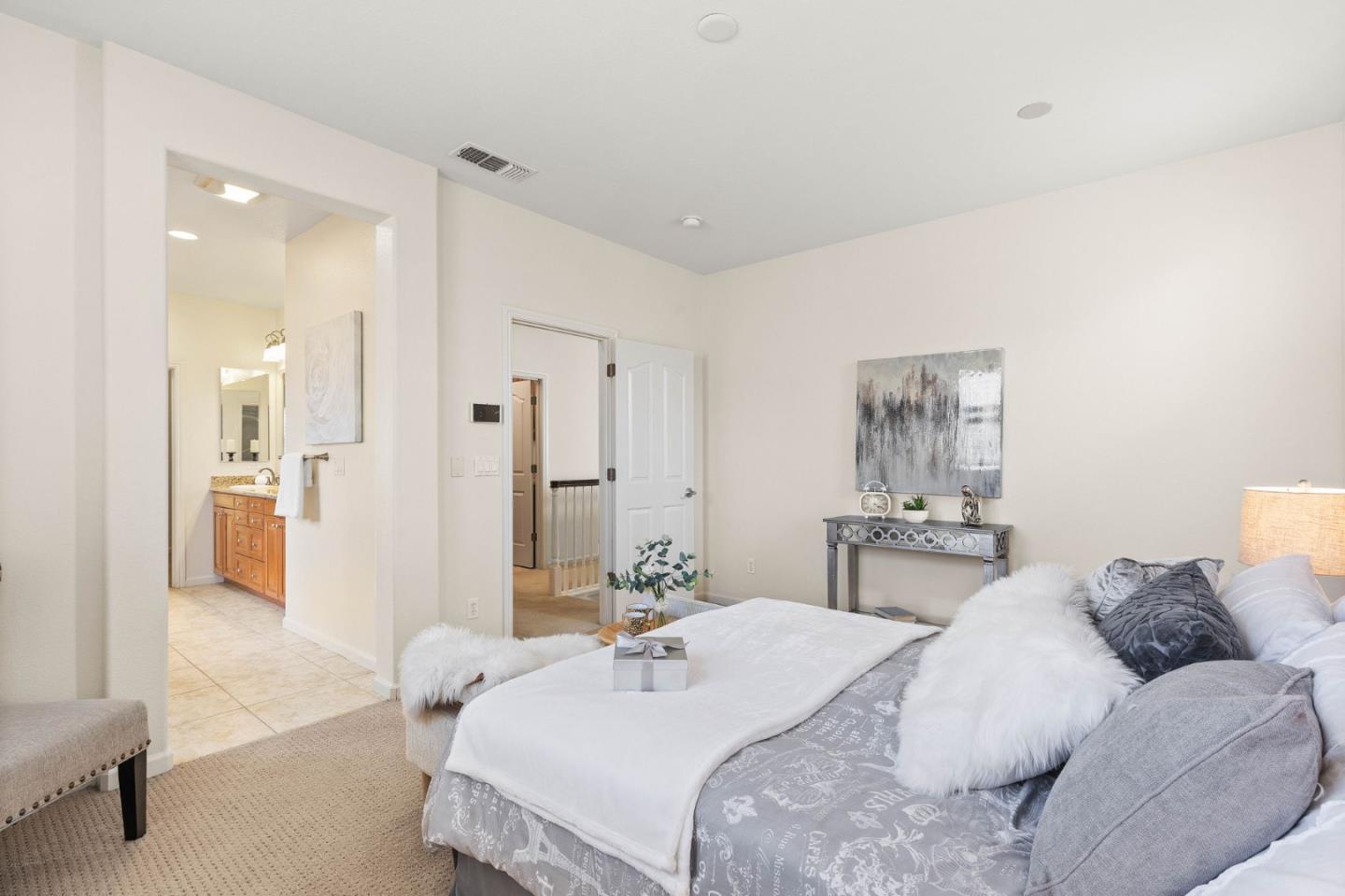 7260 Clear Vista Court