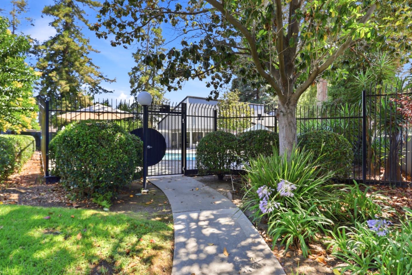 2264 Almaden RD B