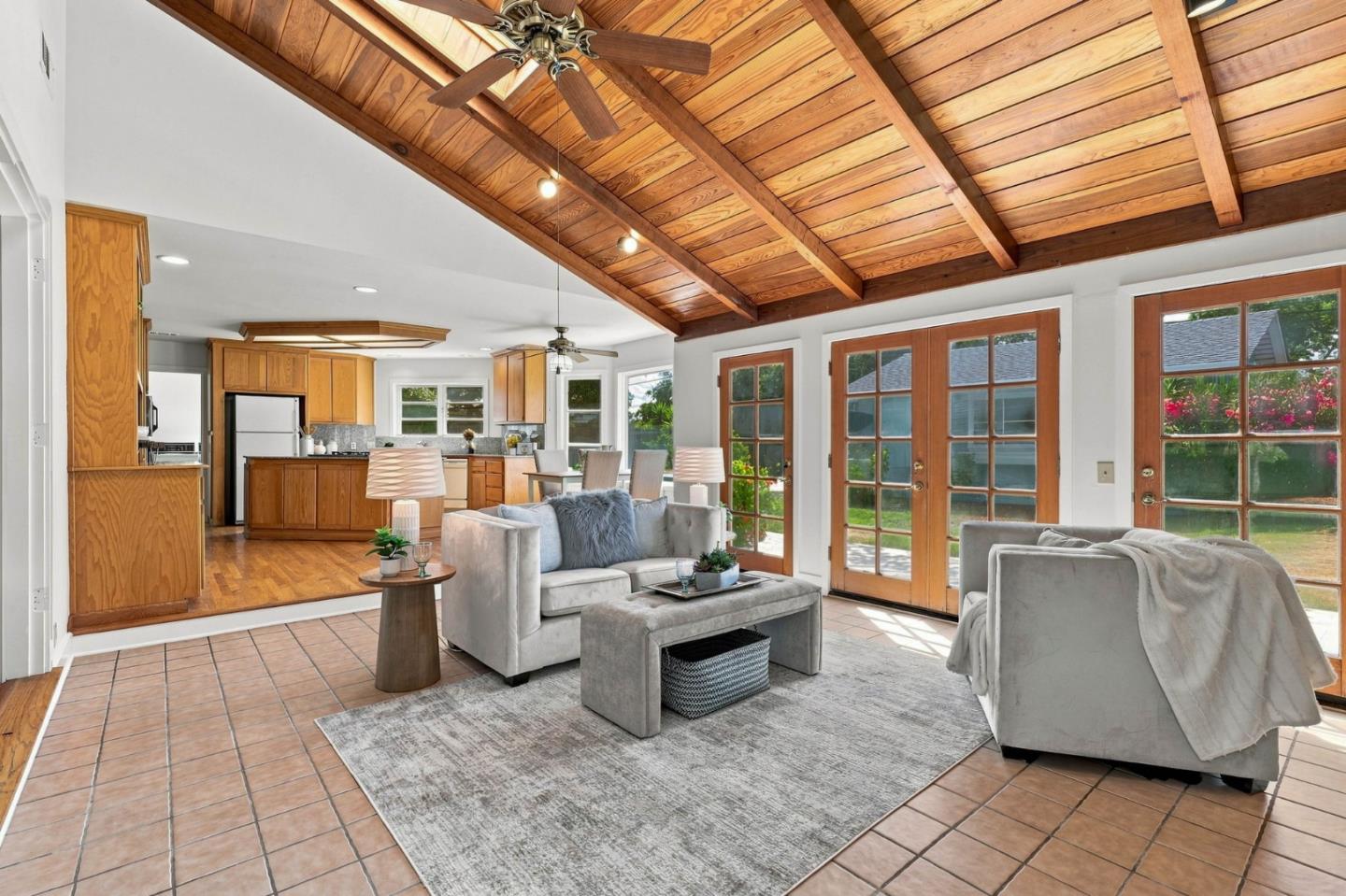 1140 Janis WAY