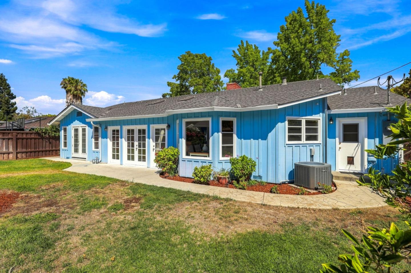 1140 Janis WAY