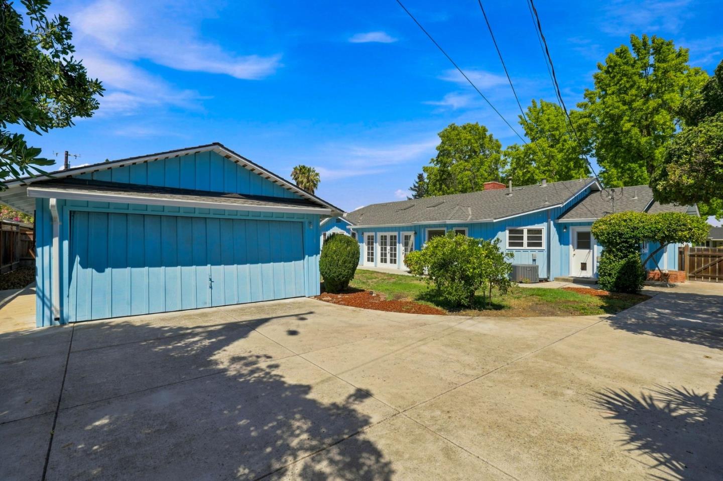 1140 Janis WAY