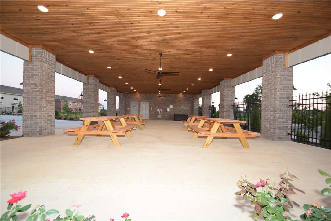 2003 E Hudson Drive
