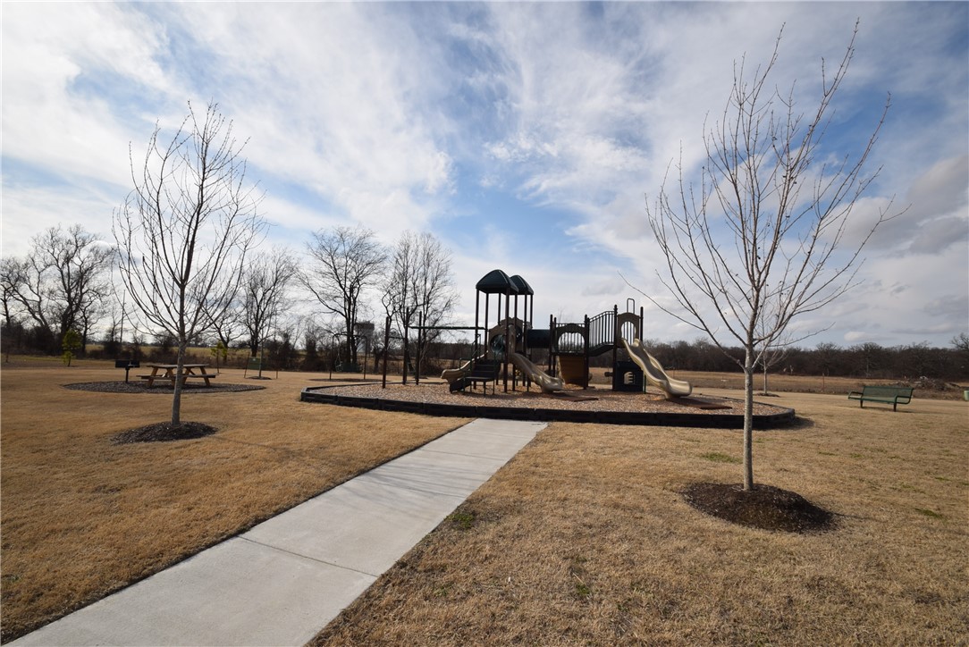 2003 E Hudson Drive
