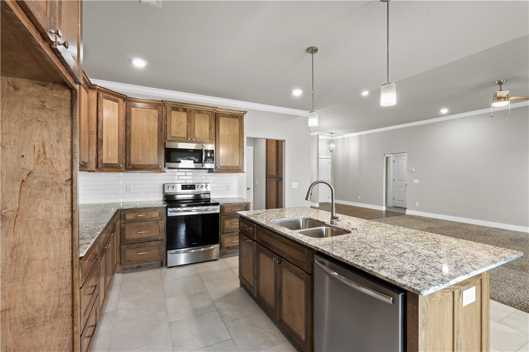804 Hickory Meadows