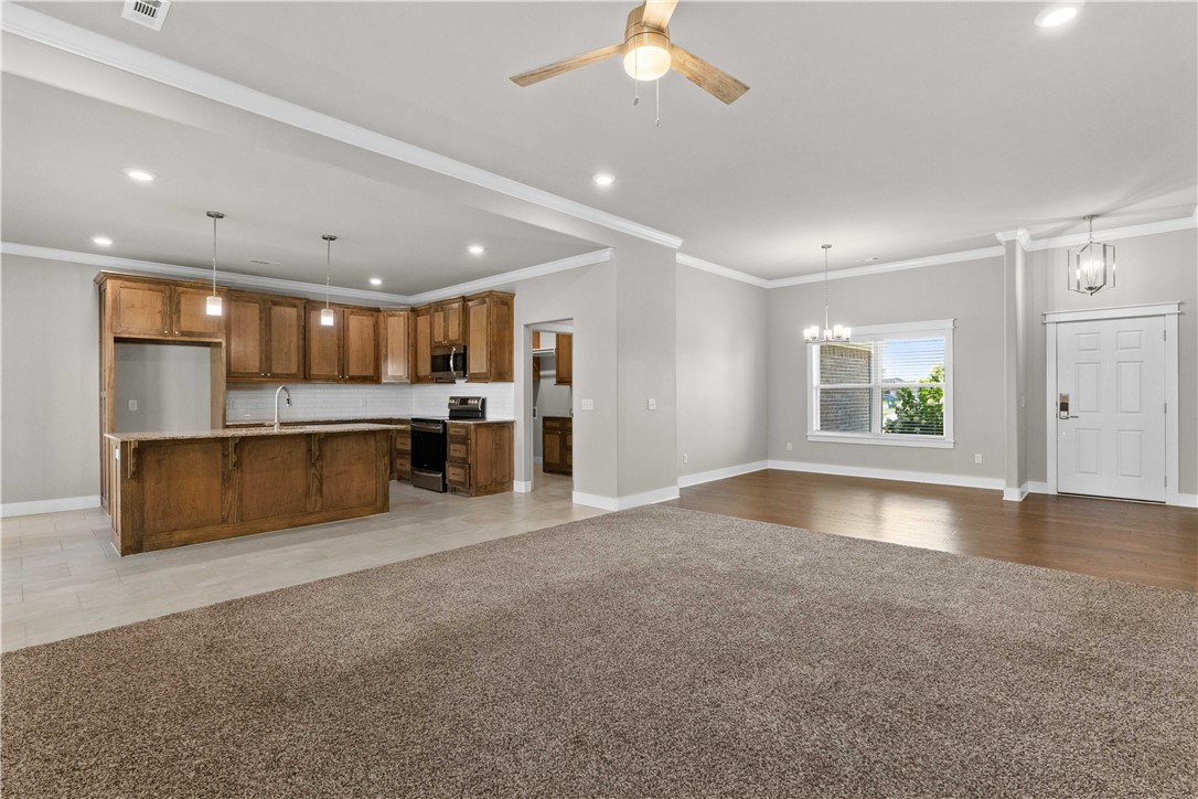 804 Hickory Meadows