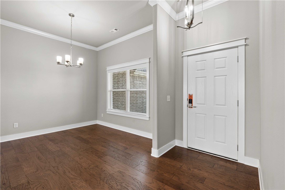 804 Hickory Meadows
