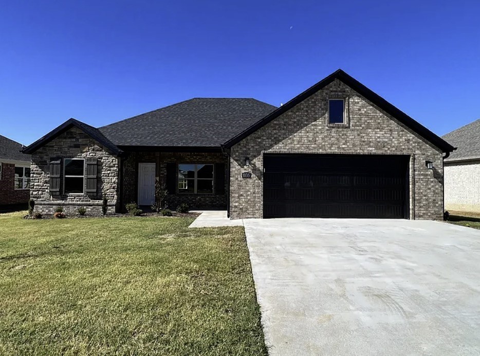 1035 Fair Oaks