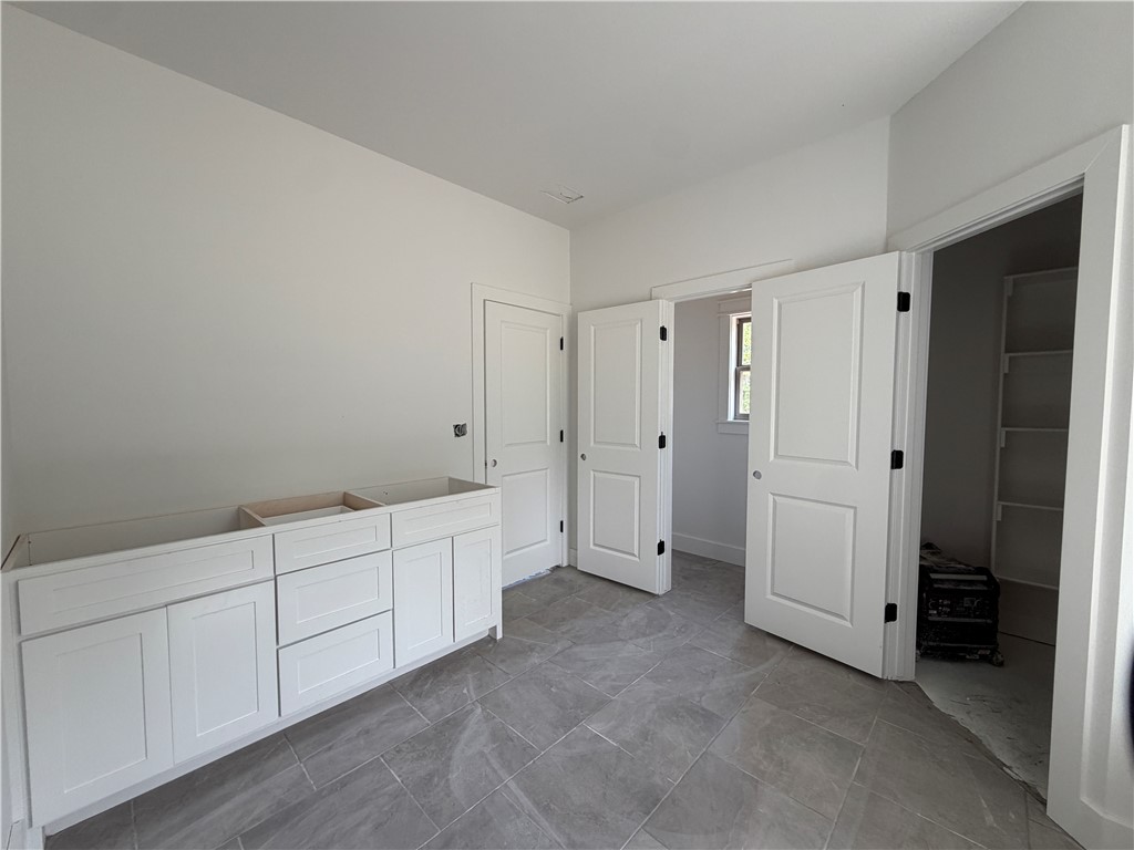 12 Kinross Drive