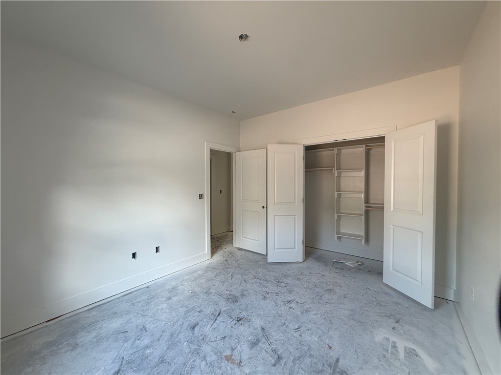 12 Kinross Drive
