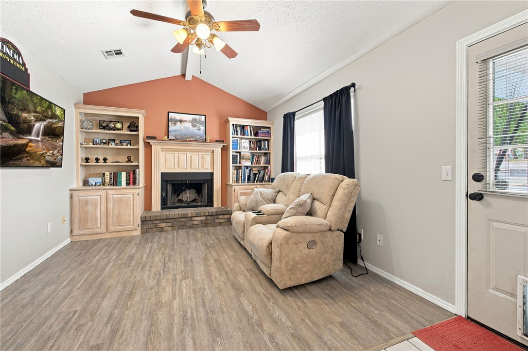3601 W Mockingbird Lane