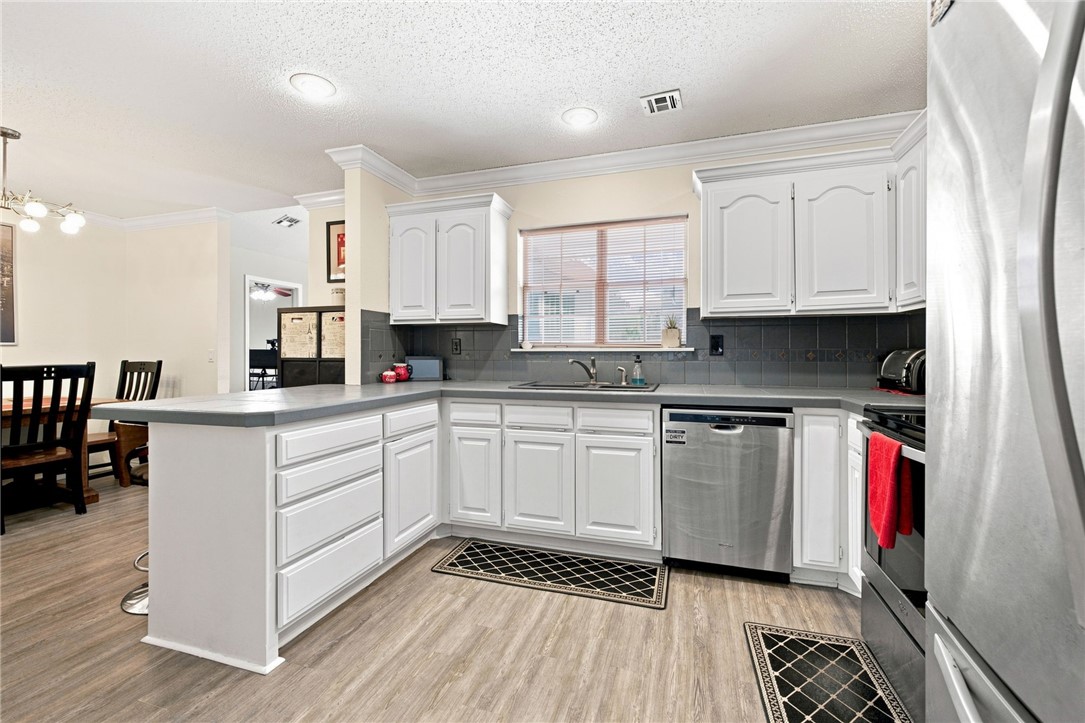 3601 W Mockingbird Lane