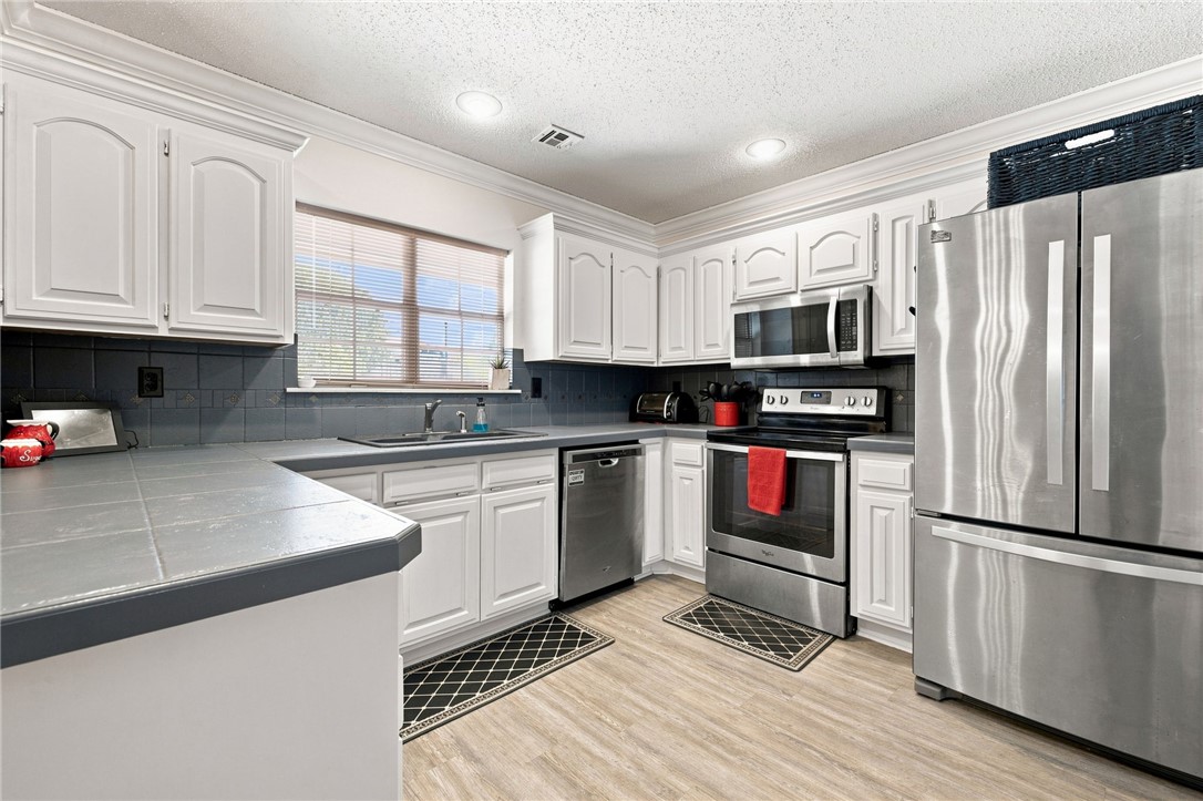 3601 W Mockingbird Lane