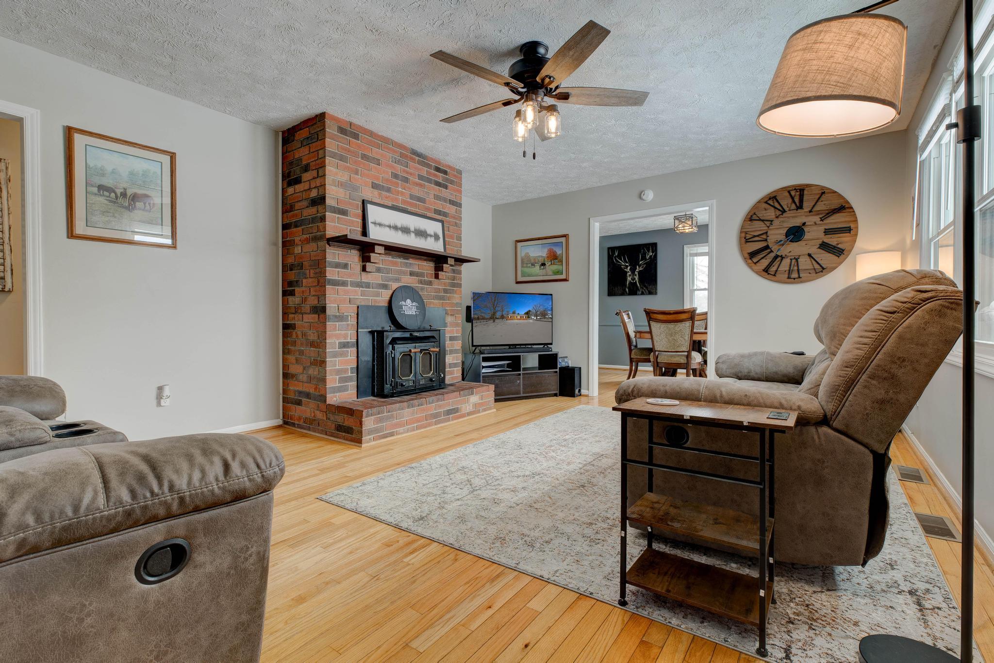 1021 Mackey Pike