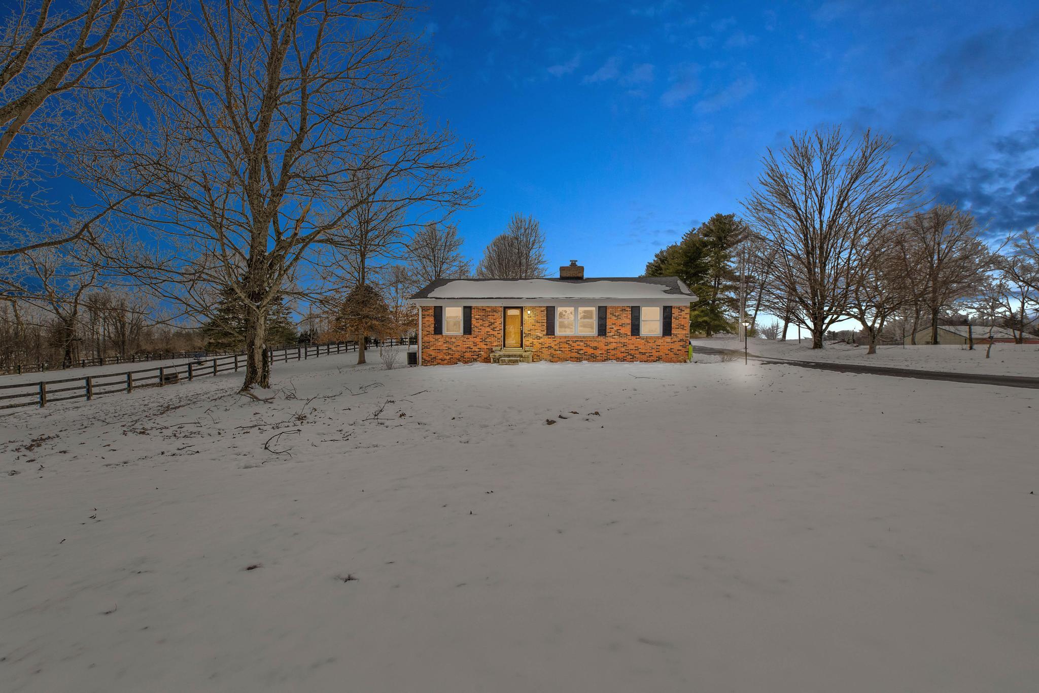 1021 Mackey Pike