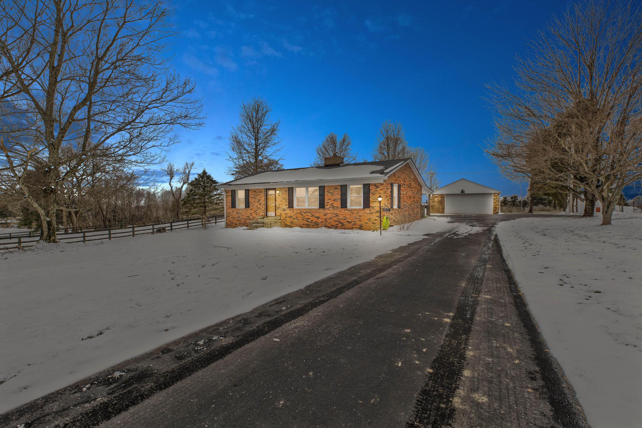 1021 Mackey Pike
