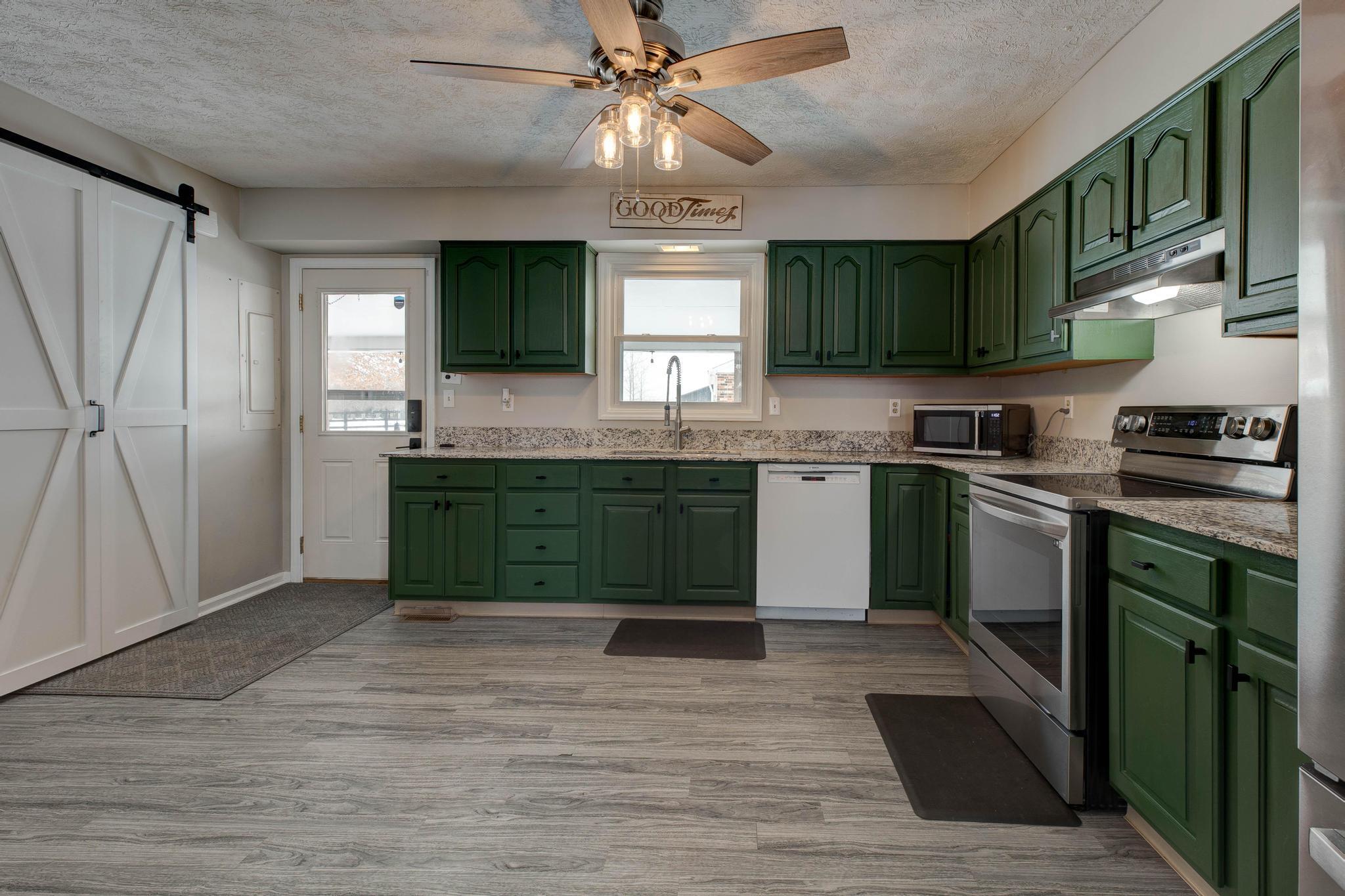 1021 Mackey Pike
