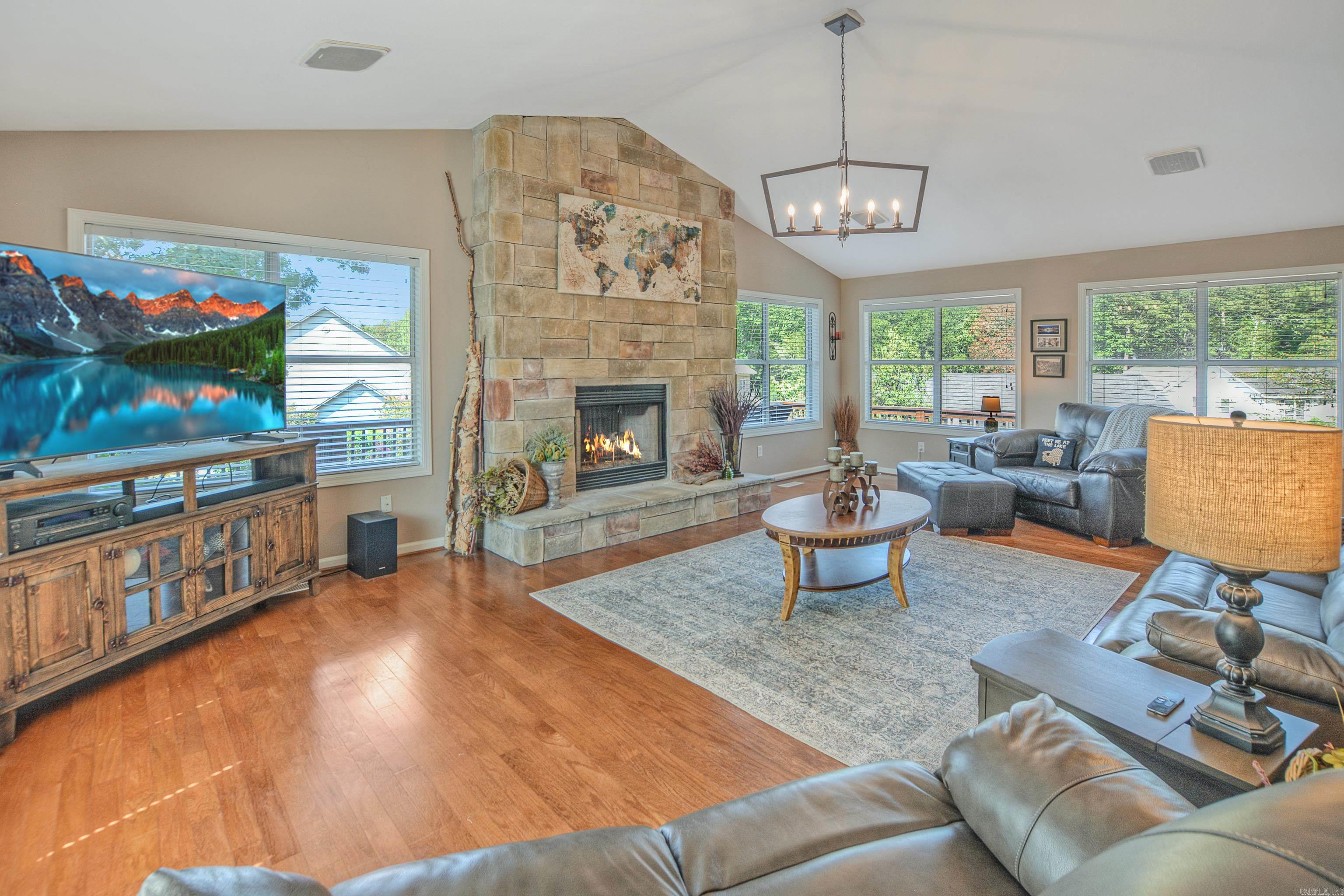 ✨ Lake Hamilton Living Awaits ✨