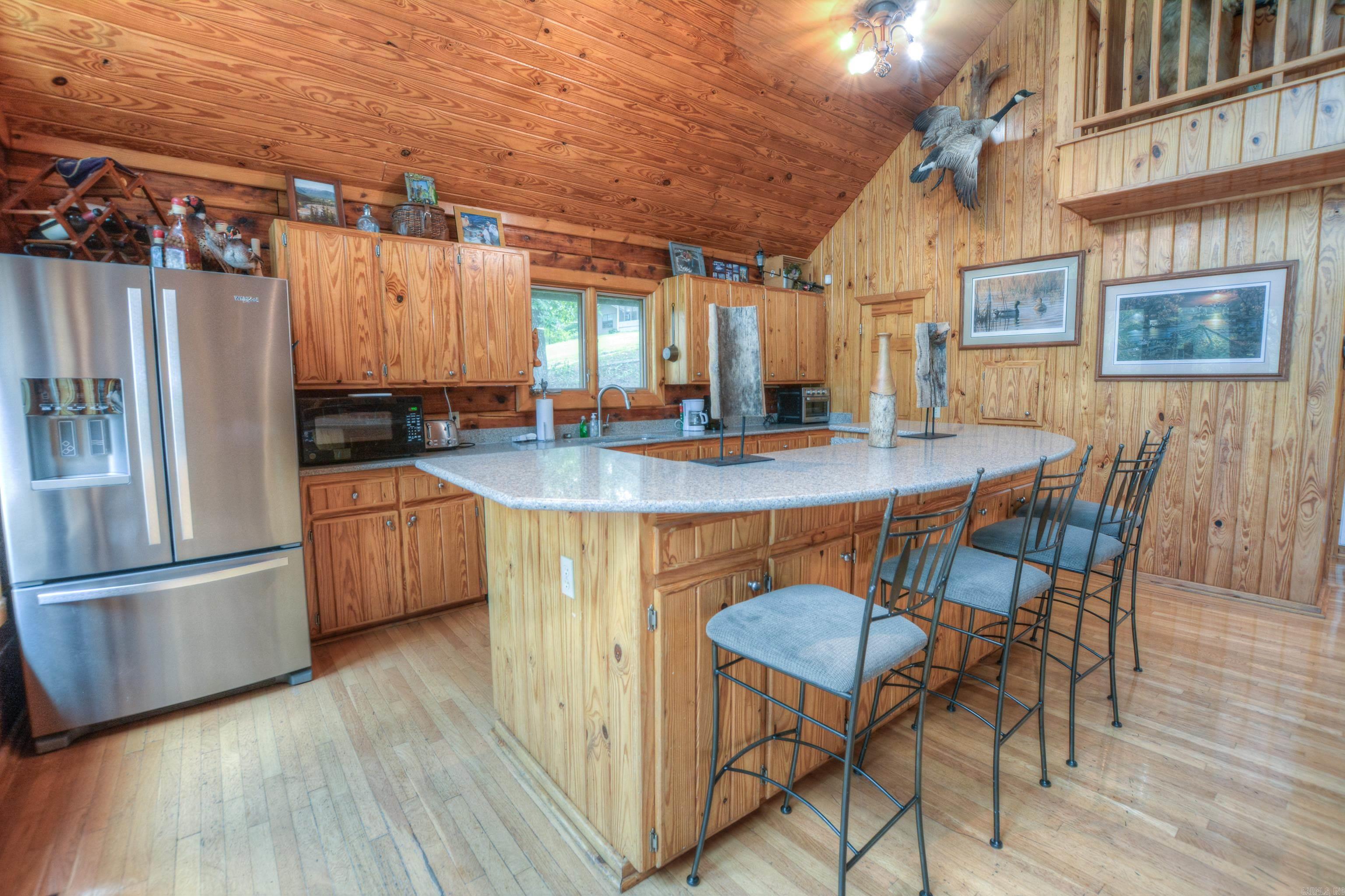 Lake Hamilton Log Cabin Retreat