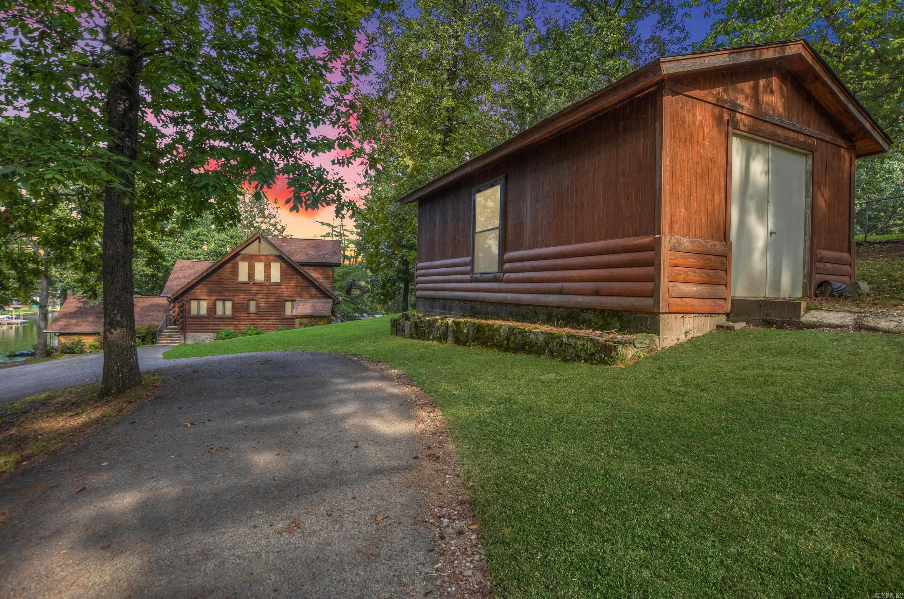 Lake Hamilton Log Cabin Retreat