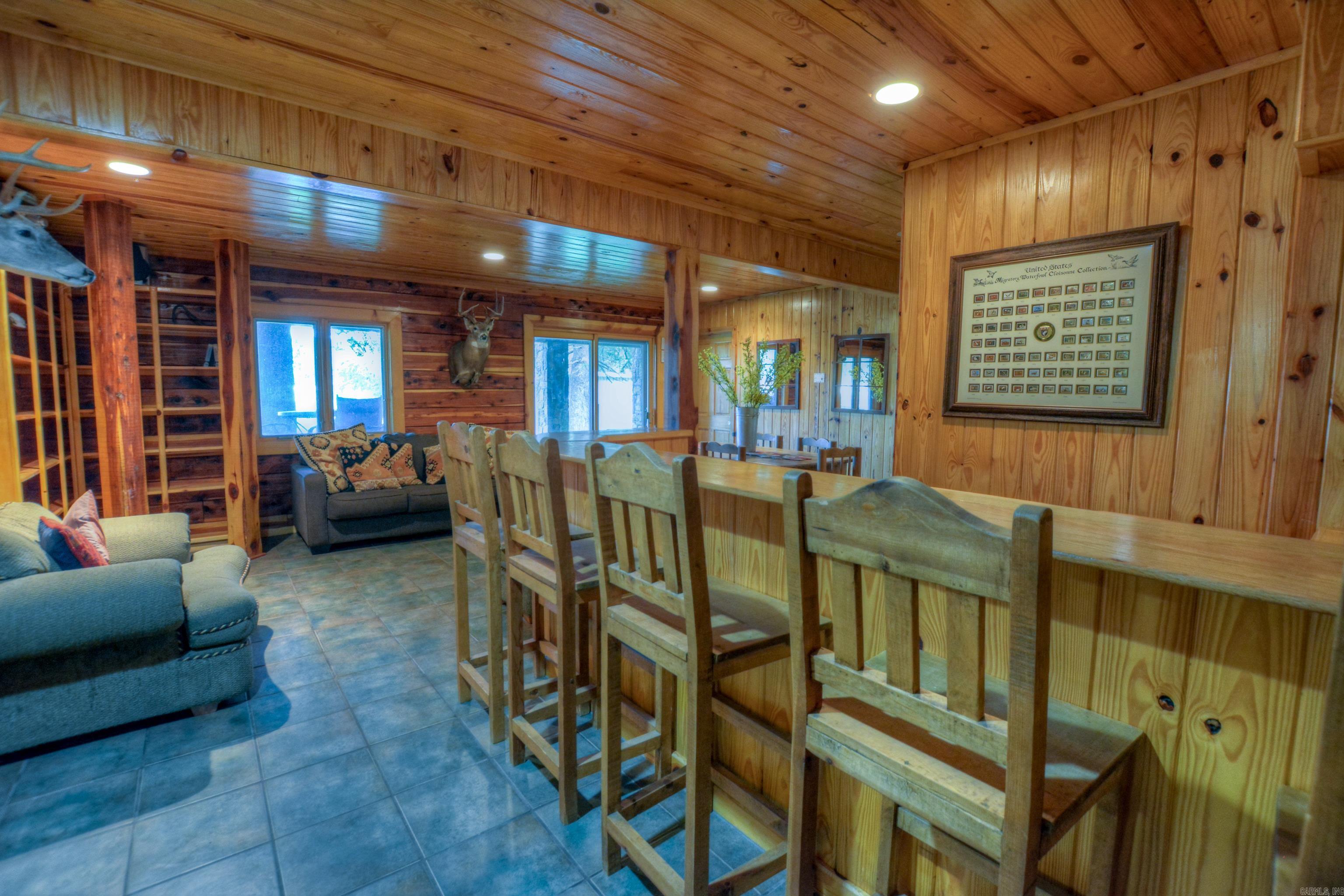 Lake Hamilton Log Cabin Retreat
