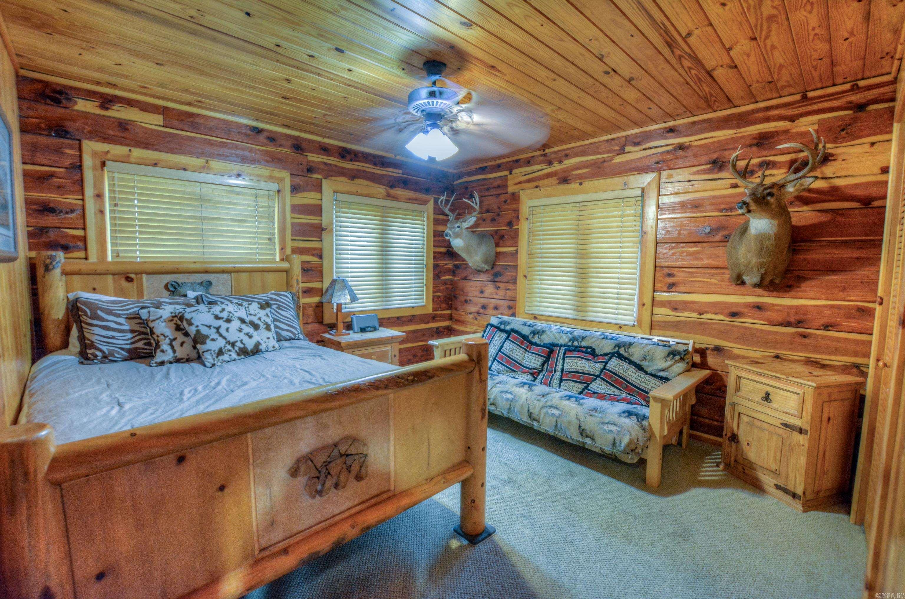 Lake Hamilton Log Cabin Retreat