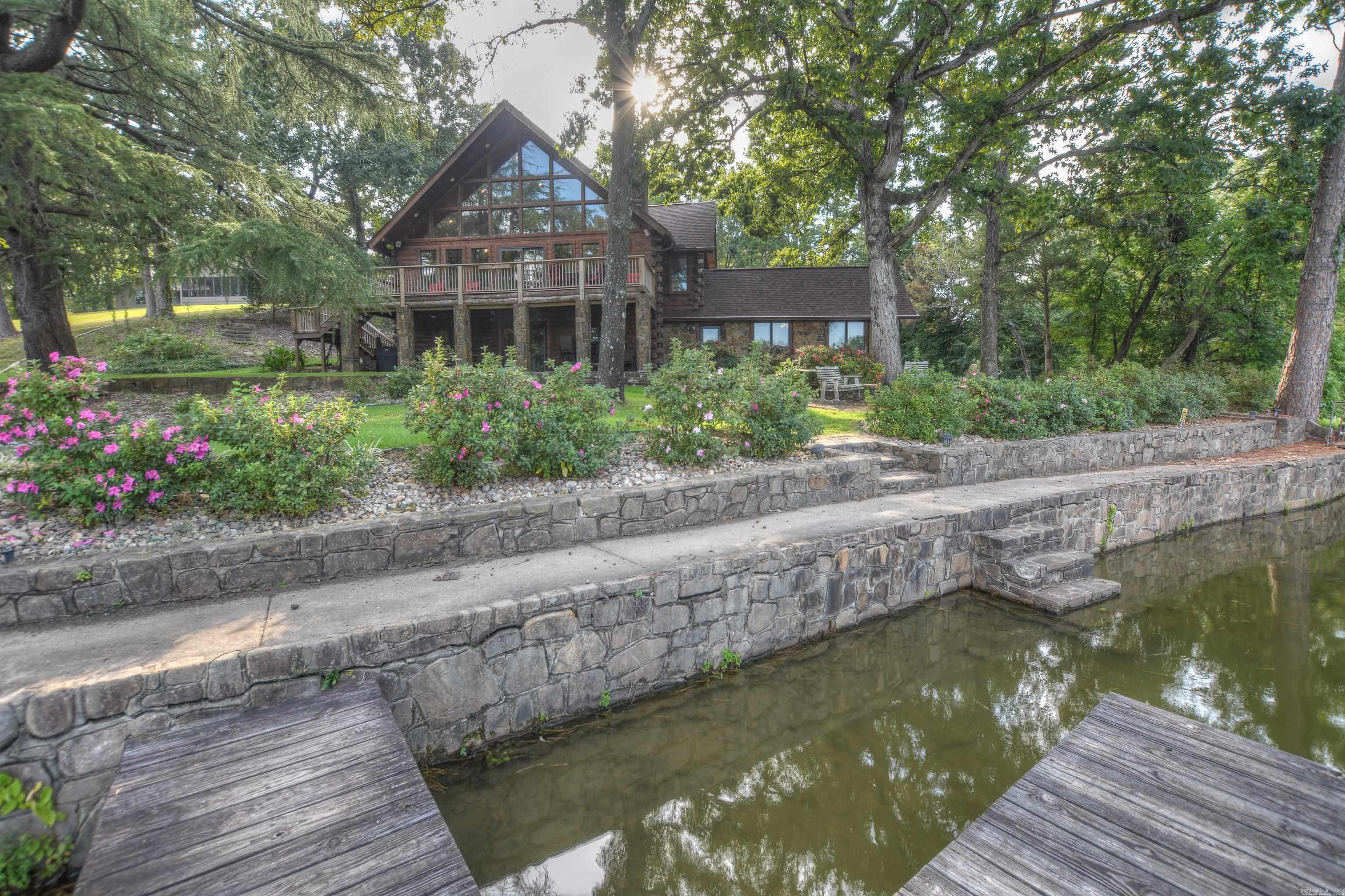 Lake Hamilton Log Cabin Retreat